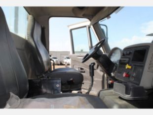 2011 Int'l 7600 6x4 McNeilus Concrete Mixer Truck