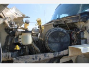 2011 Int'l 7600 6x4 McNeilus Concrete Mixer Truck