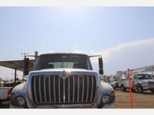 2011 Int'l 7600 6x4 McNeilus Concrete Mixer Truck
