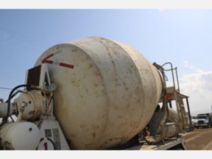 2011 Int'l 7600 6x4 McNeilus Concrete Mixer Truck