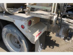 2011 Int'l 7600 6x4 McNeilus Concrete Mixer Truck