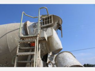 2011 Int'l 7600 6x4 McNeilus Concrete Mixer Truck
