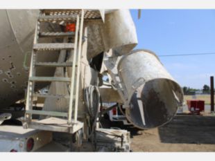 2011 Int'l 7600 6x4 McNeilus Concrete Mixer Truck