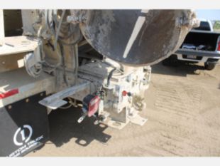 2011 Int'l 7600 6x4 McNeilus Concrete Mixer Truck