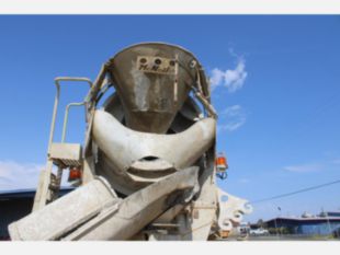 2011 Int'l 7600 6x4 McNeilus Concrete Mixer Truck