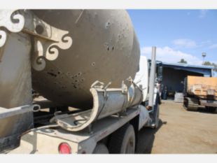 2011 Int'l 7600 6x4 McNeilus Concrete Mixer Truck
