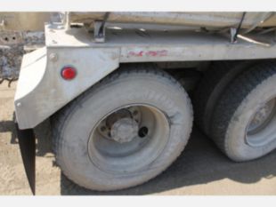 2011 Int'l 7600 6x4 McNeilus Concrete Mixer Truck