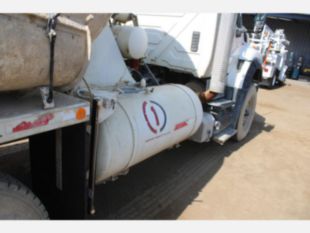 2011 Int'l 7600 6x4 McNeilus Concrete Mixer Truck