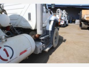 2011 Int'l 7600 6x4 McNeilus Concrete Mixer Truck