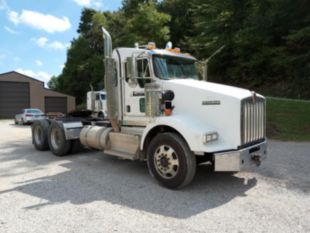 2016 Kenworth T800 Day Cab Tractor