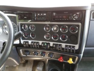 2016 Kenworth T800 Day Cab Tractor