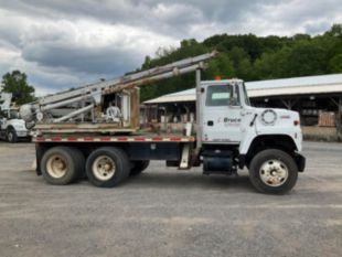 Altec Pressure Digger (model not listed) 1995 Ford LNT8000 Truck