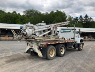 Altec Pressure Digger (model not listed) 1995 Ford LNT8000 Truck