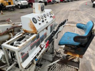 Altec Pressure Digger (model not listed) 1995 Ford LNT8000 Truck