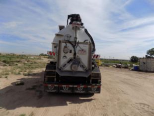 2025 Peterbilt 567 Tri-Drive Tornado F4 Hydrovac Truck