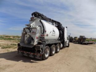 2025 Peterbilt 567 Tri-Drive Tornado F4 Hydrovac Truck