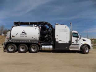 2025 Peterbilt 567 Tri-Drive Tornado F4 Hydrovac Truck