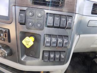 2025 Peterbilt 567 Tri-Drive Tornado F4 Hydrovac Truck