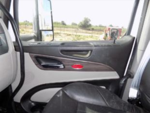 2025 Peterbilt 567 Tri-Drive Tornado F4 Hydrovac Truck