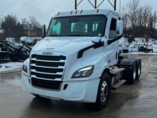 2024 Freightliner Cascadia 6x4 Road Tractor
