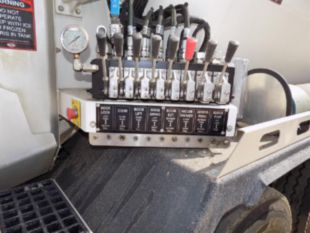 2025 Peterbilt 567 Tri-Drive Tornado F4 Hydrovac Truck
