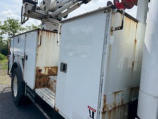 2017 Freightliner M2 Diesel 4x4 Terex Commander 4047 Digger Derrick Truck