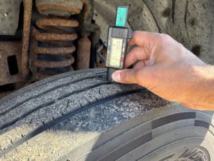 2006 Ford F-450 Gas Powered 4x2 Armlift Bucket Truck