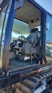 2020 Morooka MST2500VDL Versalift VST-9000-I Track Bucket