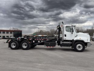Freightliner 114SD 6x4 Galbreath U5-OR-174 Roll-Off Truck