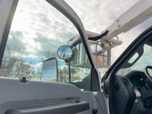 Versalift VTP-40-NE Cable Placer on 2019 Ford F750 4x2