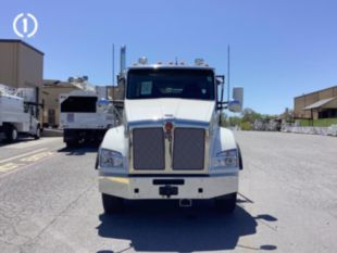 2025 Kenworth T880 8x4 Galbreath U75-OR-174 Roll-Off Truck