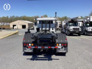 2025 Kenworth T880 8x4 Galbreath U75-OR-174 Roll-Off Truck
