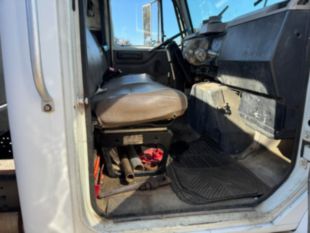 1998 Int'l 4700 Flat Bed Truck