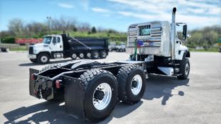 2011 International 7600 6x6 Tractor