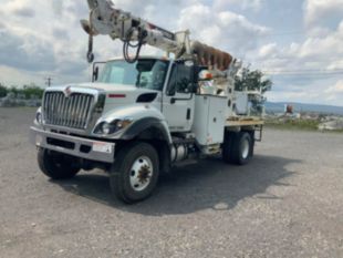 2019 Int'l 7300 4x4 Terex Commander 4047 Digger Derrick Truck