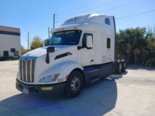 2023 Peterbilt 579 80" Ultraloft Sleeper Truck