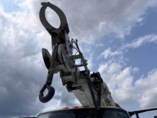 2019 Int'l 7300 4x4 Terex Commander 4047 Digger Derrick Truck