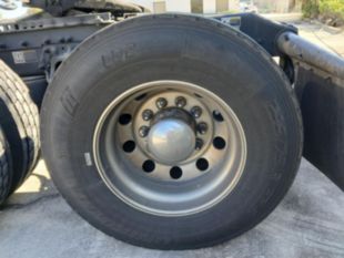 2023 Peterbilt 579 80" Ultraloft Sleeper Truck