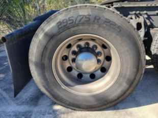 2023 Peterbilt 579 80" Ultraloft Sleeper Truck