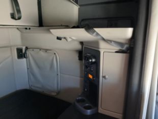 2023 Peterbilt 579 80" Ultraloft Sleeper Truck