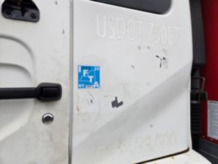 2000 UD 300 Diesel 4x2 Box Truck
