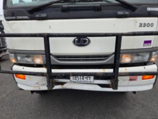 2000 UD 300 Diesel 4x2 Box Truck