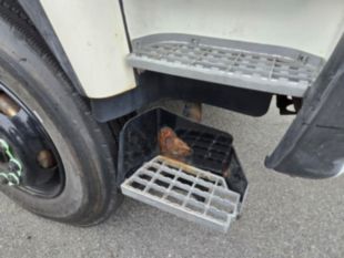 2000 UD 300 Diesel 4x2 Box Truck