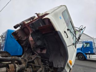 2000 UD 300 Diesel 4x2 Box Truck