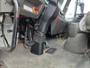 2000 UD 300 Diesel 4x2 Box Truck