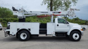 2009 Ford F-750 4x2 Terex C4047 Digger Derrick