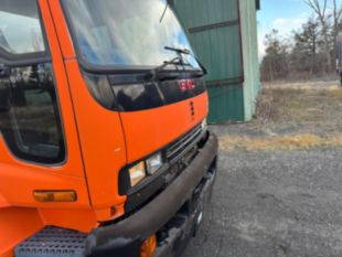 2007 GMC T-6500 Diesel 4x2 Box Truck