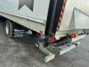 2007 GMC T-6500 Diesel 4x2 Box Truck