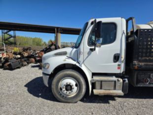 Flatbed w/750 Gallon Water Tank / 2019 Freightliner M2106