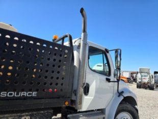 Flatbed w/750 Gallon Water Tank / 2019 Freightliner M2106